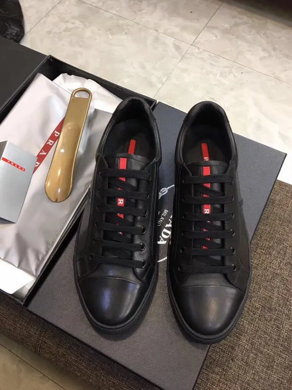Factory price: 400💰Prada spring and summer men's genuine leather sports shoes, the highest version on the market, any comparison is welcome🆚! The original leather has excellent texture and is super high-end! Fetal sheep lining imported from Italy, removable pad! Luxurious materials and fine workmanship, highly recommended! Code number: 38-44, customized 45